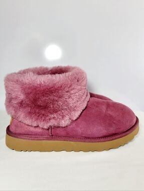 UGG Women's size 10 classic mini fluff ankle boot's.